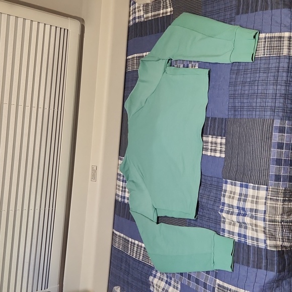 Gymshark Women's Pull Over with Hood. Long Sleeve and Medium Size - Picture 4 of 6